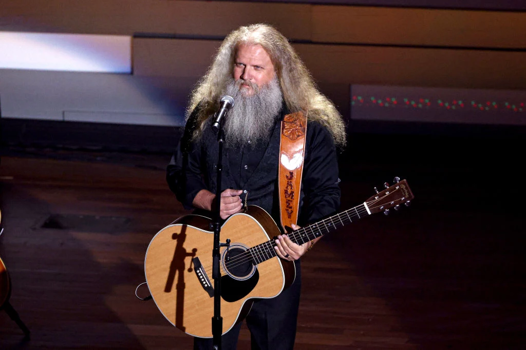 Audience at a Jamey Johnson concert